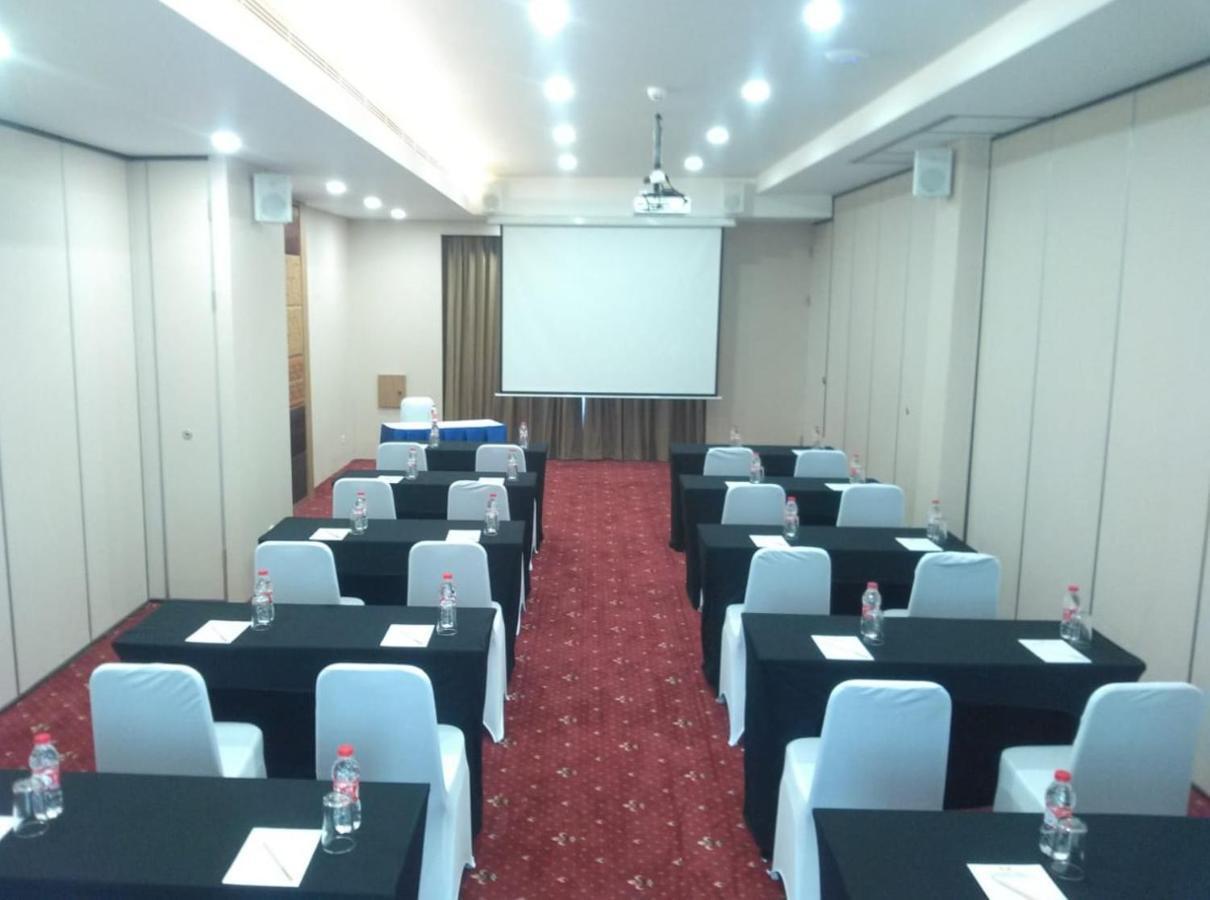 Hotel Huswah Airport Tangerang Dış mekan fotoğraf